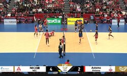 女子バレー、相手選手が絶望…“高すぎる”ブロック すべてを弾き返されて愕然リアクション