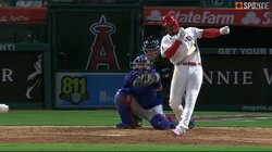 ボールはファウルもバットはフェアゾーンに？大谷翔平の同僚・アデルの珍プレーに「パワーあるな」と反響