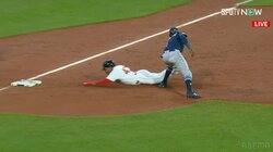 「ベースでタッチ」はもう古い？ベース前で捕球してタッチがすっかり定着したプレー