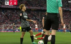 あれぐらいでファウルかよ！？ 一瞬のミスも見逃さない！堂安律が“世界最速レベルの男”に激しくタックルを決める瞬間