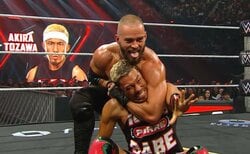「何するんだ！」日本人スーパースター、米マットで屈辱の扱い トレードマークを蹂躙され怒り爆発も…“一撃”に沈む