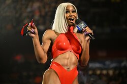 全米屈指の大物女子レスラー、初登場で観客に神対応 「かっけー」「筋肉やべえな」異次元の肉体美にも反響