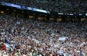 「美しいお姫様」ビキニ姿投稿後に2連勝、アルゼンチンの"最もセクシーなファン"が「女神だ」と話題に「とても豊かな愛」