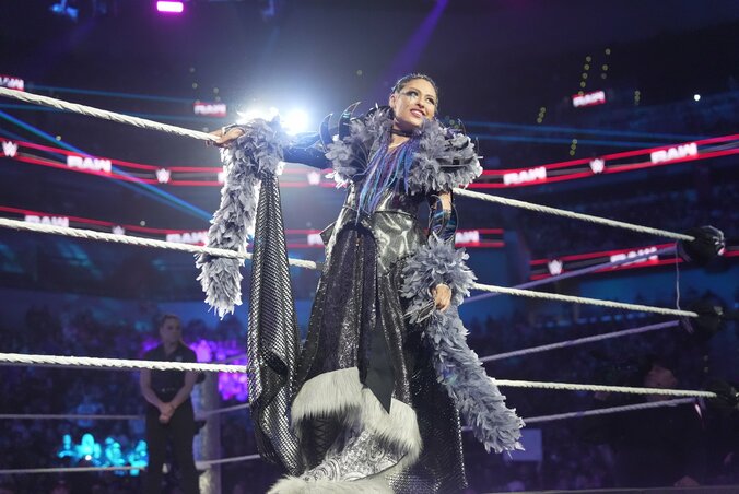 【映像】日本人美女、超ド派手な“メッシュ編み込み”新ヘアスタイル