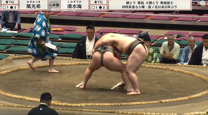 「え、この体勢から?」絶体絶命の展開に館内ざわめき「MMAかよ」「バックで粘るw」驚きの結末 2枚目