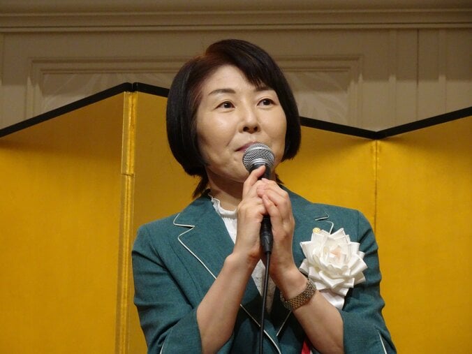 主催者挨拶を行う日本将棋連盟の清水市代会長