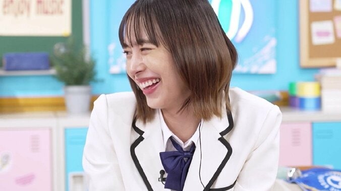 寝室の奥に防音室…音大付属高3年“女優志望”の美少女JKが生活感あるリアル私室を公開「こんな見せてくれる？」 5枚目