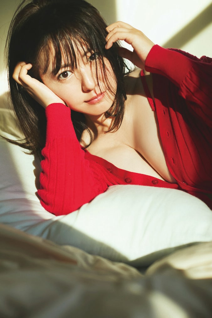 “グラビアレジェンド”磯山さやか、デビュー25周年写真集が大好評 アザーカット版デジタル写真集『afterglow』が発売 1枚目