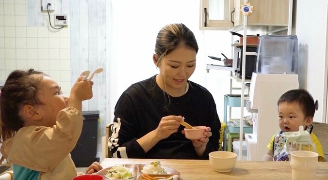 美人すぎるダンプカー運転手（26）、“未婚の母”となった経緯を告白「相手から子どもを育てていく気がないと言われ…」 3枚目