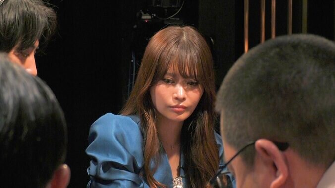 【映像】最強ポーカー美女の攻撃で人気芸人“悶絶”