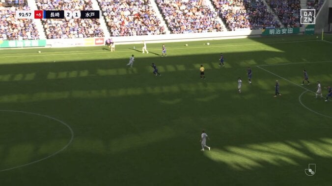 「レッド覚悟」「悔しいだろうな」昇格目前、J2首位決戦で守護神がDOGSO一発退場→最終節出場停止でファンの思い様々「気持ちはわかる」 3枚目