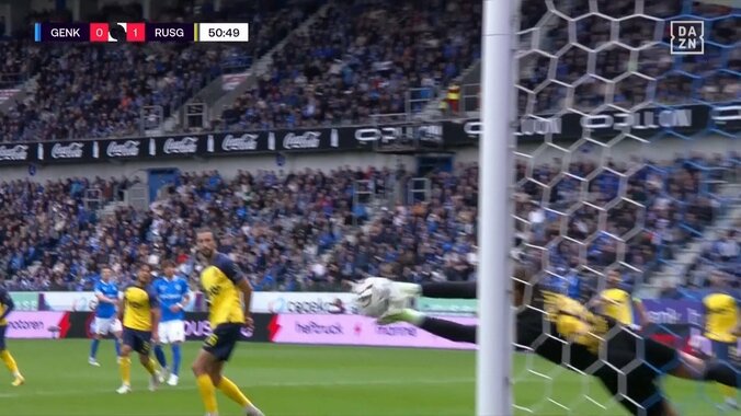 「さすが10番」伊東純也の圧巻コントロールショットにファン喝采「ナイスシュート」「すげーいいコース」右足インサイドで高精度シュートの瞬間 5枚目