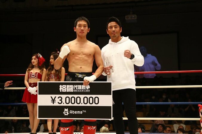 魔裟斗、K-1新旧カリスマ対決を制する！“ミスターフルボッコ”松村が豪快KOで涙の優勝 1枚目