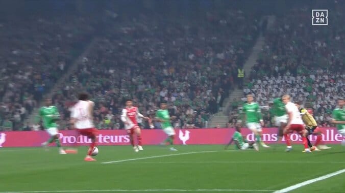 「やっぱりタキ起点なんだよね」南野拓実、電光石火のカウンターでプレアシスト「完璧なタイミング」ドリブル独走から“タメ”の利いたラストパスで先制点演出の瞬間 5枚目