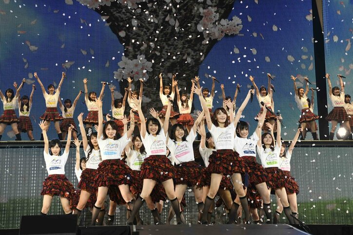 AKB48・小栗有以が初センター楽曲でセクシーダンス＆新チーム体制お披露目