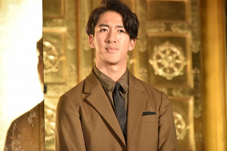 松下洸平、岡田准一からの「かっこいい男」いじりに赤面「暑い!上着を脱いでいいですか?」