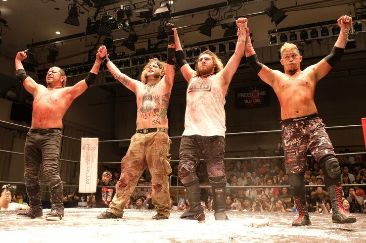 蛍光灯に芝刈機? 米デスマッチ団体GCW日本初登場で凄惨バトル カリスマ・葛西純が発したメッセージとは