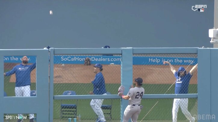 【写真・画像】大谷翔平、慌てた？ヤンキース戦2連発の22号弾で珍事 一塁を“回って戻る”ハプニング…まさかの“ミス”に渋い表情　1枚目