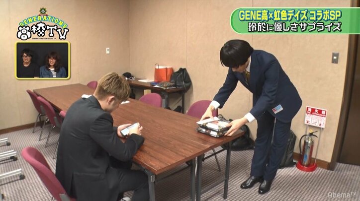 『虹色デイズ』取材中の佐野玲於にドッキリ！ スタッフに扮したメンバーたちがやりたい放題