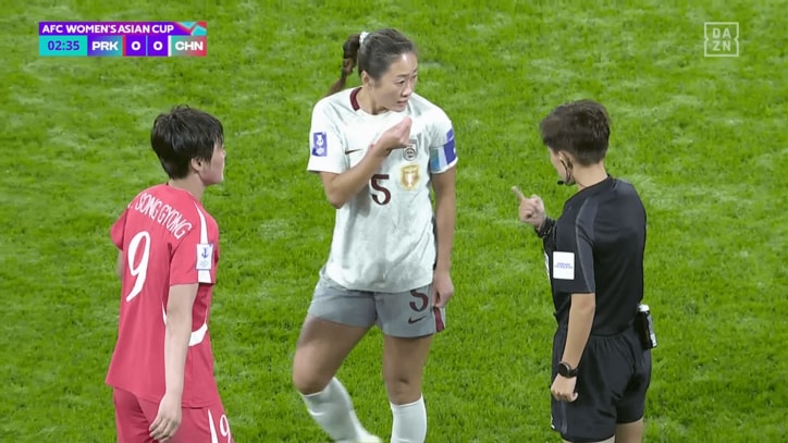 危険プレーに場内は騒然