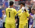 「責めないでくれ」ベルギー守護神が“痛恨ファンブル”の後輩GKを擁護！「この経験が彼をより強くする」途中交代の真相も告白【W杯】