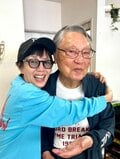 戸田恵子、米寿を迎えた俳優との2ショット公開し反響「ハグ嬉しそう」「米寿には見えません」