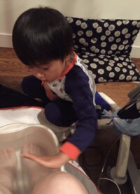 母の足をさすり…小林麻央の長男に称賛の声「素晴らしいの一言に尽きる」