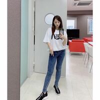 「足長ー！！」「美しい」板野友美、スタイル際立つレギンスデニム姿にファン歓喜