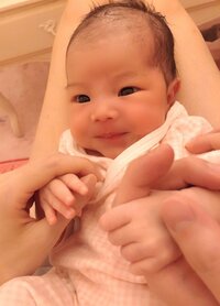 上原さくらの旦那『おてて繋ぎ』