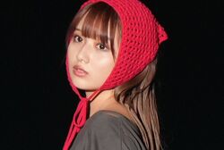 希空（のあ）、ミニスカ衣装でランウェイを闊歩「めっちゃキュート」「赤ずきんちゃんみたいでかわいい」存在感あるヘアアクセにも反響