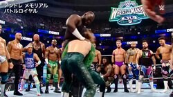「221cmすげぇな」大巨人レスラーが“まさか”リング外転落の大波乱　恐すぎる規格外パワーの逆ギレシーンに場内騒然