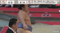 翔猿、巨漢相手に大健闘も最後は逸ノ城に「ポイッ」全力尽くして土俵下でぐったり