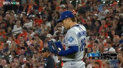 危ない！山本由伸、折れたバットが強襲！“ピョコン”と回避の一部始終にファンはホッ…「避けるしぐさカワイイ」