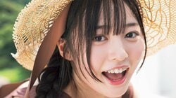 白濱美兎 白い柔肌見せるビキニ姿、砂浜で大人モードの表情『旬撮GIRL Vol.28』表紙登場