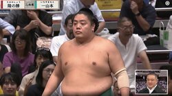 「客席に“上弦の鬼”いるやん」「スゴイ人が見てる」大相撲、溜まり席に“ただならぬ”出で立ちの人物 「存在感を放っています」西岩親方も驚き