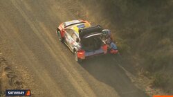 パンク直後に“また”パンク！ 世界最速ラリーで珍事…スペアタイヤ「使い果たした」最恐悪路でまさかの瞬間