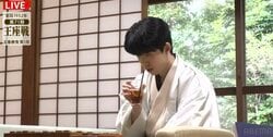 “聖地・陣屋”初対局の藤井聡太竜王・名人、おやつは秋感じる和菓子を注文 永瀬拓矢王座は抹茶＆ジュースのダブルドリンク