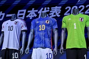 W杯本番を想定!? 新ユニ発表会で「日本代表vsスペイン代表 eFootball“対戦動画”」流れる！ 「433の日本代表」気になる先発メンバー