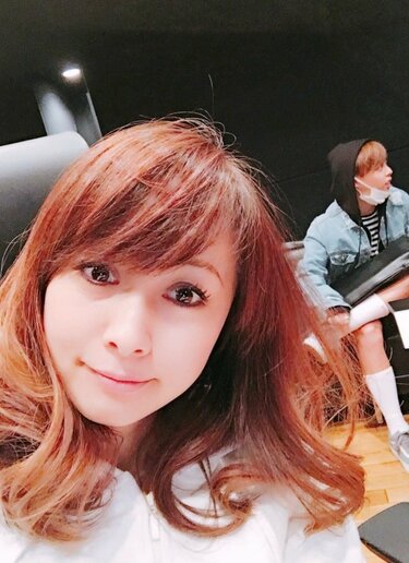 渡辺美奈代、作詞する息子・矢島愛弥とのスタジオ写真公開 | エンタメ