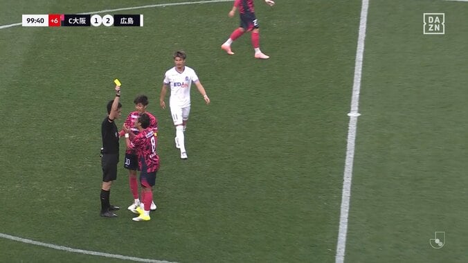 「これはレッドでは」香川真司、主審への“異議”の拍手に賛否両論「この行為はやっちゃダメ」「怒るのも無理ない」 5枚目