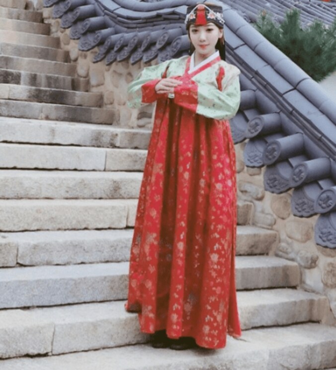 ざわちん、“超絶可愛い”チマチョゴリ姿を披露「韓流ドラマのワンシーンみたい」と反響 2枚目