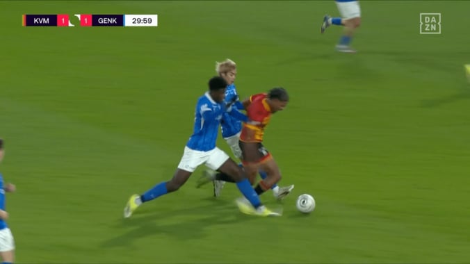 人違い警告…？伊東純也への“疑惑ジャッジ”にファン不満「意味わからん」「なんでやねん」本人も困惑顔「えっ、俺？」 4枚目