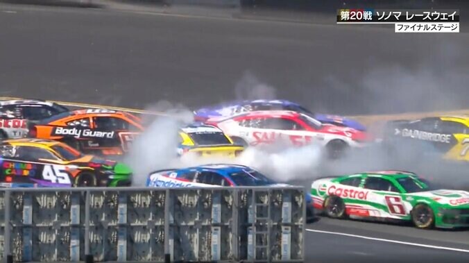 【写真・画像】2台まとめて「回った！」 大混戦で「避けきれず」同時スピン 「この狭い所で3ワイド」超密集バトルに実況驚き　1枚目