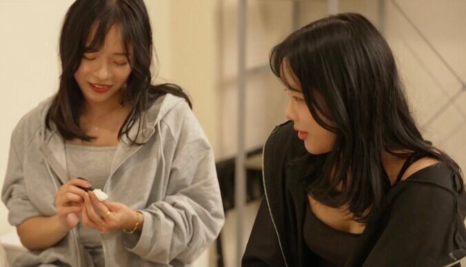 【写真・画像】美人双子姉妹とベッドで…スーパー戦隊出身のイケメン俳優のハーレム映像に衝撃「なんやこれ！」　1枚目