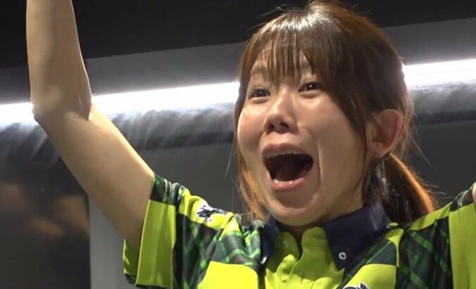 まさかの嶺上開花・ドラ4！目を丸くしてはしゃぐ浅見真紀