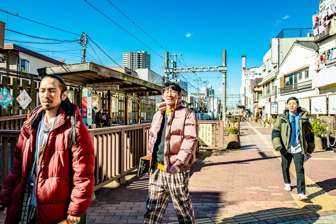 【写真・画像】ロングコートダディ堂前×真空ジェシカ川北が街ブラの常識を破壊、トンツカタン森本にも制御不能？ 『堂前×川北がゆく！大喜利道中膝栗毛』初回が放送 　1枚目