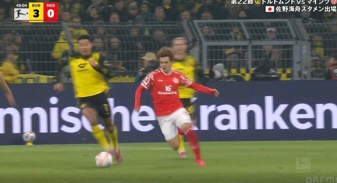 「推進力エグい」佐野海舟、目を疑う“まさかの光景”「パワー！」「海舟最高だわ」ファウルでしか止められない“パワフルキャリー” 3枚目