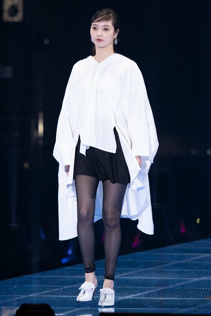 山田優が圧巻のスタイルで存在感放つ！ 人気モデルが一堂に『TGC』【画像集】 33枚目