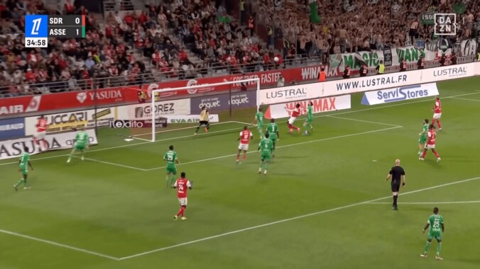 「押し込むだけやろ！」中村敬斗が“鮮烈ドリブル”で決定機演出→味方２人が飛び込むもアシスト未遂…「何回外すんだよ」ファン落胆 4枚目