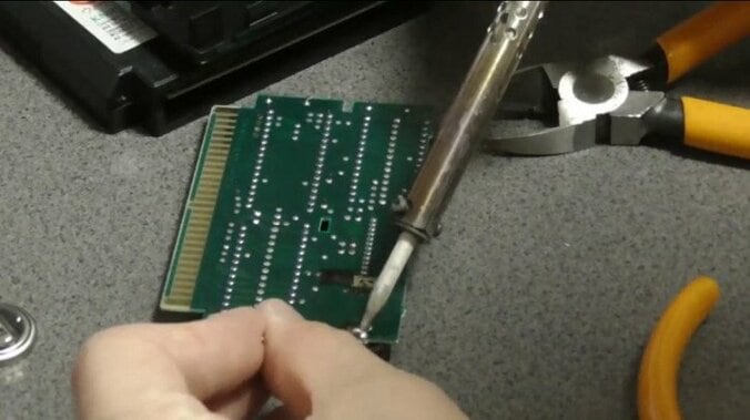 お宝を復活させよう！セーブできなくなったファミコンカセットの電池交換方法解説動画 14枚目